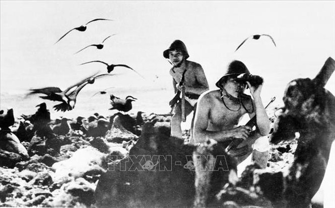 Naval Commando Brigade 126 liberates Sinh Ton Island, part of the Truong Sa (Spratly), on April 28, 1975. (Photo: VNA) 126.jpg