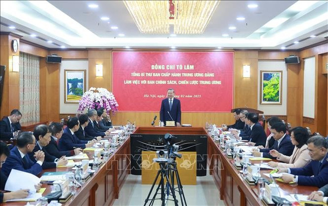 An overview of General Secretary To Lam's meeting with the Party Central Committee's Commission for Policies and Strategies on February 24. (Photo: VNA)