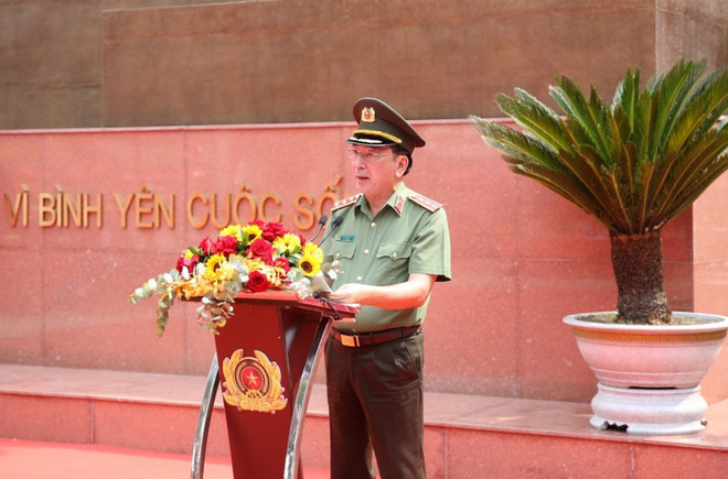 Deputy Minister of Public Security Tran Quoc To addresses the ceremony (Photo: VNA) 805a7817-1745913845725.jpg