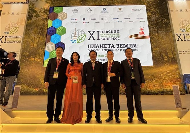 A delegation of the Vietnamese National Assembly (NA) led by Vice Chairman Le Minh Hoan is attending the 11th Nevsky International Ecological Congress (NIEC) in St. Petersburg. (Photo: VNA) vna-potal-khai-mac-dai-hoi-sinh-thai-quoc-te-lan-thu-xi-nevsky-8047900.jpg