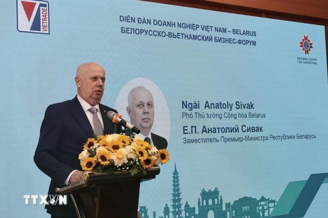 Belarusian Deputy Prime Minister Anatoly Sivak speaks at the Vietnam-Belarus Business Forum on April 2. (Photo: VNA) ptt-belarus-anatoly-sivak.jpg