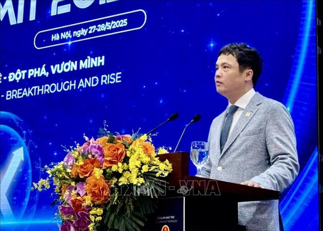 Nguyen Van Khoa, Chairman of the Vietnam Software and IT Services Association (VINASA) speaks at the Vietnam - Asia DX Summit 2025 (Photo: VNA) ong-nguyen-van-khoa-chu-tich-vinasa-phat-bieu-khai-mac-dien-dan-ttxvn.jpg