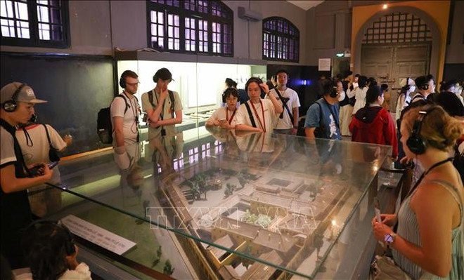 hoa-lo-prison.jpg