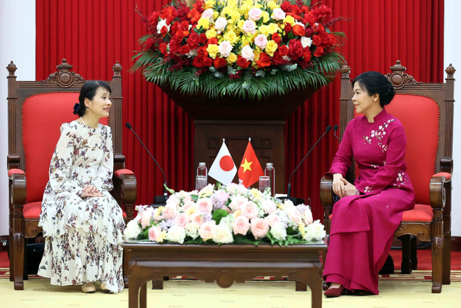 At the meeting in Hanoi on April 27 (Photo: VNA) 2-vietnam-japan-experience-of-making-banh-com-vna.jpg