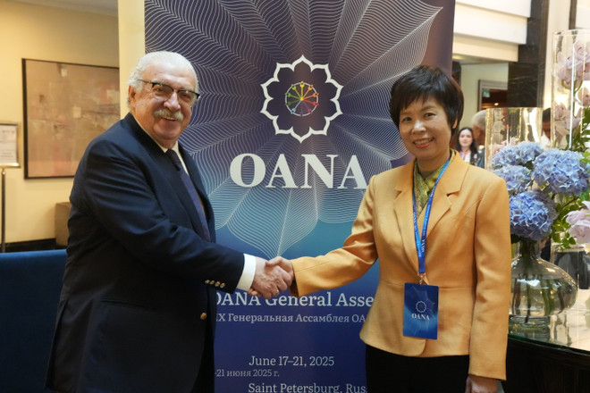VNA General Director Vu Viet Trang (R) meets with First Deputy Director General of ITAR-TASS Mikhail Solomonovich Gusman (Photo: VNA) ta.jpg
