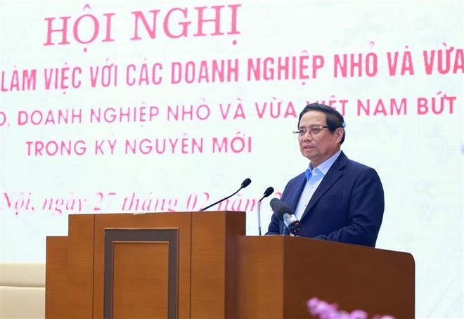 Prime Minister Pham Minh Chinh addresses the conference to seek ways to remove obstacles facing SMEs in Hanoi on February 27 (Photo: VNA)