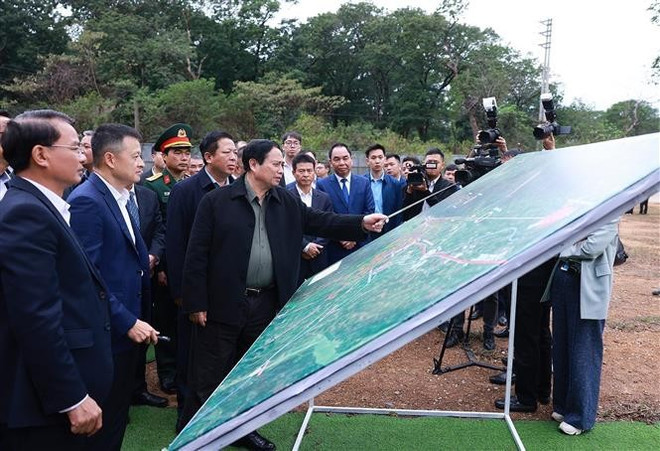 Prime Minister Pham Minh Chinh inspects the Tam Dao 2 eco-resort project in Dai Dinh town, Tam Dao district of Vinh Phuc (Photo: VNA) vna-potal-thu-tuong-khao-sat-mot-so-du-an-tai-tinh-vinh-phuc-7915626.jpg