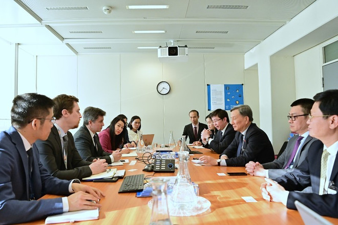 The meeting between Chairman of the National Assembly’s Committee on Science, Technology and Environment Le Quang Huy and Deputy Minister of Science and Technology Bui Hoang Phuong with the IAEA’s Department of Nuclear Safety and Security in March 2025. (Source: Vietnam Law Newspaper) chu-nhiem-uy-ban-khoa-hoc-cong-nghe-va-moi-truong-le-quang-huy-thu-truong-bo-khcn-bui-hoang-phuong-va-doan-cong-tac-lam-viec-tai-iaea-nguon-bao-phap-luat.jpg