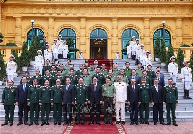 State President Luong Cuong and delegates (Photo: VNA) eu.jpg