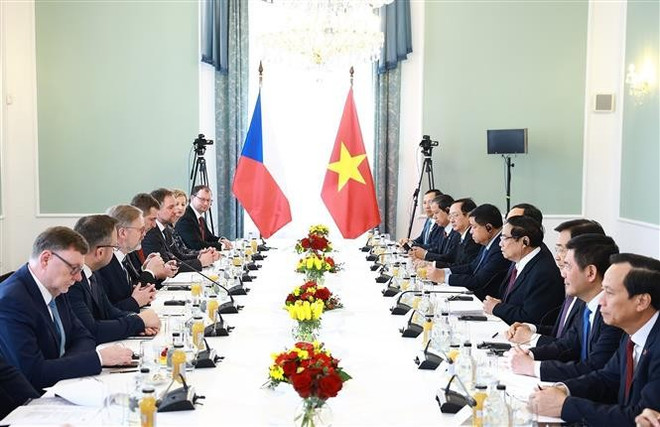 Prime Minister Pham Minh Chinh and his Czech counterpart Petr Fiala hold talks in Prague on January 20. (Photo: VNA) vna-potal-thu-tuong-pham-minh-chinh-hoi-dam-voi-thu-tuong-sec-petr-fiala-7817780.jpg