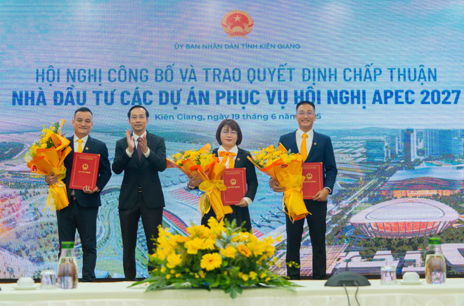 The official ceremony announcing investment approvals for strategic projects in preparation for APEC 2027. (Photo: Sun Group) su-kien.jpg