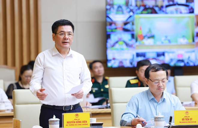 Minister of Industry and Trade Nguyen Hong Dien speaks at the conference. (Photo: VNA)