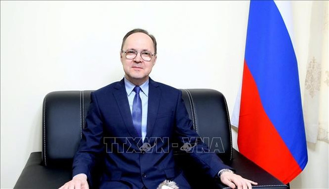 Russian Ambassador to Vietnam G. S. Bezdetko (Photo: VNA) vna-potal-dai-su-lien-bang-nga-tai-viet-nam-tra-loi-phong-van-bao-chi-stand.jpg