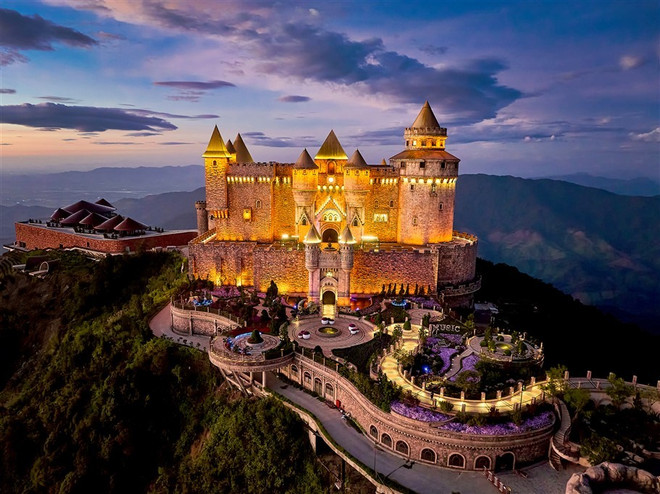 Sun World Ba Na Hills is home to many iconic attractions and offers captivating experiences for both domestic and international visitors. (Photo: Sun Group)