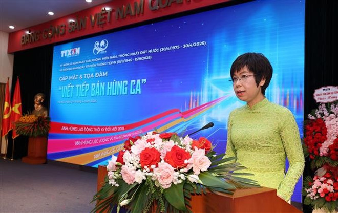VNA General Director Vu Viet Trang speaks at the event. (Photo: VNA) vna-potal-to-chuc-gap-mat-truyen-thong-ky-niem-50-nam-giai-phong-mien-nam-thong-nhat-dat-nuoc-7992913.jpg