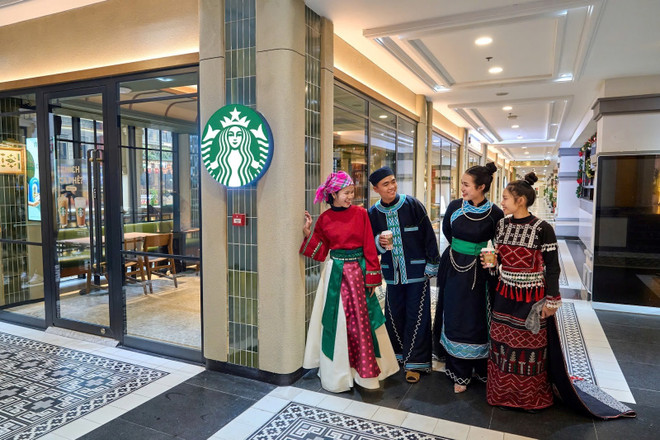 starbucks-sun-plaza.jpg