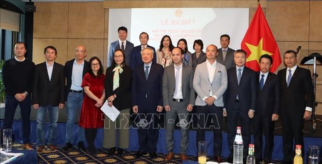Participants at the meeting (Photo: VNA) vietnamese-intellectuals.jpg