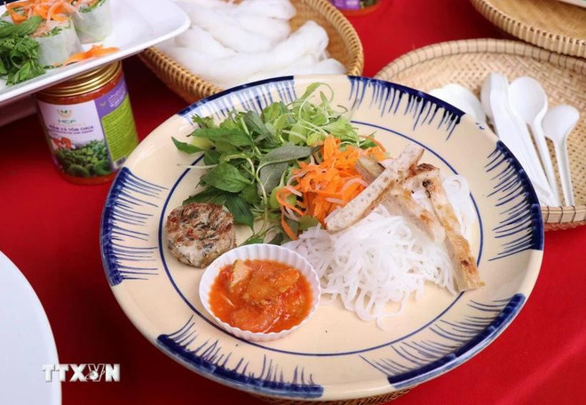Van Cu vermicelli is an important ingredient in Hue’s cuisine. (Photo: VNA) bun-van-cu1.jpg