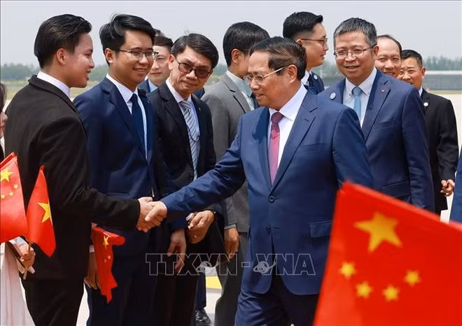 vna-potal-thu-tuong-bat-dau-chuyen-tham-du-hoi-nghi-thuong-nien-cac-nha-tien-phong-lan-thu-16-cua-wef-va-lam-viec-tai-trung-quoc-stand-2.jpg