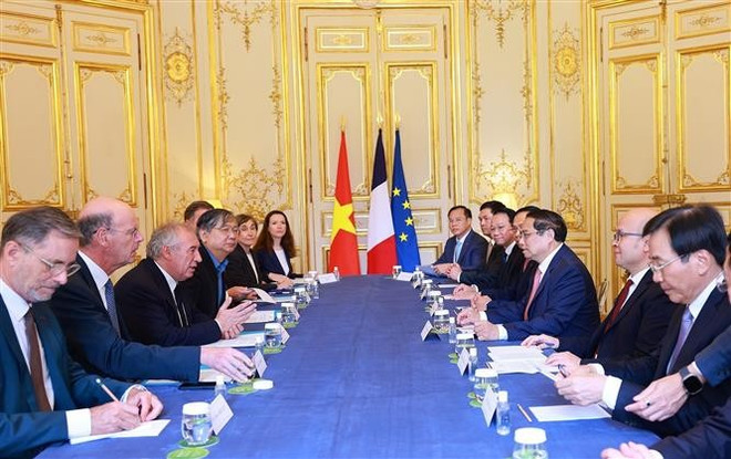 Vietnamese Prime Minister Pham Minh Chinh holds talks with his French counterpart Francois Bayrou in Paris on June 10 afternoon (local time). (Photo: VNA) pm2-5034.jpg
