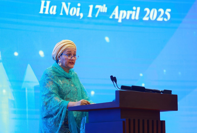 UN Deputy Secretary-General Amina J. Mohammed speaks at the dialogue. (Photo: VNA) vna-potal-hoi-nghi-p4g-thu-tuong-chu-tri-doi-thoai-giua-cac-nha-lanh-dao-voi-doanh-nghiep-7977928.jpg