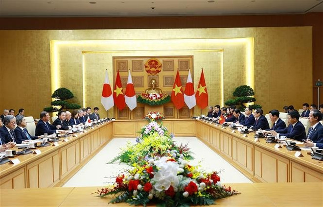 Prime Minister Pham Minh Chinh holds talks with his Japanese counterpart Ishiba Shigeru on April 28. (Photo: VNA) hoi-dam.jpg