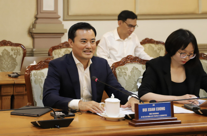 Vice Chairman of the Ho Chi Minh City People’s Committee Bui Xuan Cuong addresses the working session (Photo: VNA) vna-potal-uy-ban-nhan-dan-tp-ho-chi-minh-lam-viec-voi-ngan-hang-phat-trien-chau-a-7866035.jpg