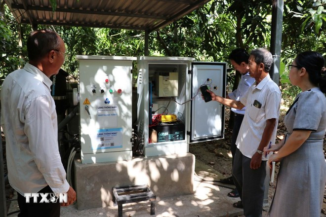 A station monitoring soil, air, irrigation water quality and smart irrigation system are put in place at Tam Que Hoi Quan, Tan Thuan Tay commune, Cao Lanh city, Dong Thap province. (Photo: VNA) rural-area.jpg