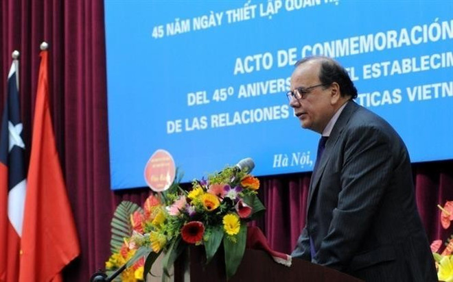 Claudio De Negri delivers a speech in Hanoi in his capacity as Chilean Ambassador to Vietnam. (Photo: VNA) ep.jpg