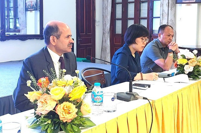 Indian Ambassador to Vietnam Sandeep Arya speaks to the press. (Photo: VietnamPlus) daisu.jpg