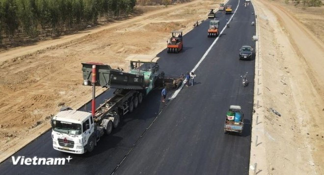 Suan Teck Kin suggests Vietnam boost public investment to support growth. (Photo: VietnamPlus) a3.jpg