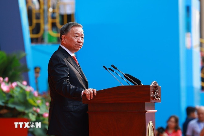Party General Secretary To Lam delivers the address at the national ceremony and parade in celebration of the 50th anniversary of the liberation of the South and national reunification. (Photo: VNA) grand-parade-2.jpg