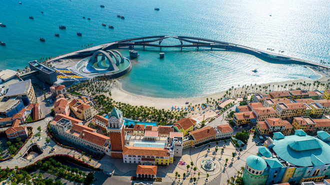 Sunset Town in Phu Quoc (Photo: Sun Group) thi-tran-hoang-hon.jpg