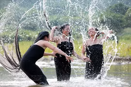 Custom of stream bathing in Vietnam's Northwest region