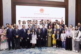 State President meets with Vietnamese community in Egypt