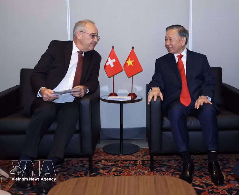 General Secretary of the Communist Party of Vietnam Central Committee and President To Lam (R) and wiss President Guy Parmelin meet on the sidelines of the 81st session of the United Nations General Assembly in New York on September 22. (Photo: VNA)