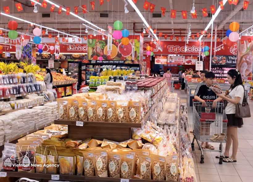 The Consumer Price Index (CPI) rises 0.47% in August from the previous month. (Photo: VNA)