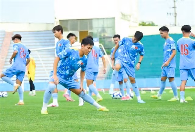 Vietnamese players practise for the AFC U20 Asian Cup 2027 qualification's Group C matches. (Photo courtesy of VFF)