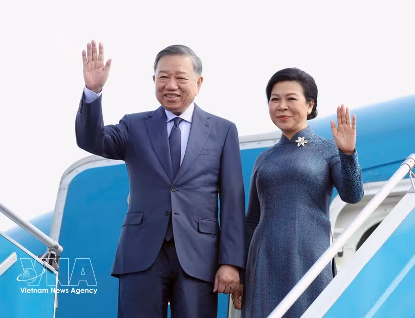 General Secretary of the Communist Party of Vietnam Central Committee and President To Lam, and his spouse Ngo Phuong Ly leave Hanoi on September 7 for a state visit to Russia, an official visit to France and attendance at the International Space Summit in Paris, from September 7 to 12. (Photo: VNA)