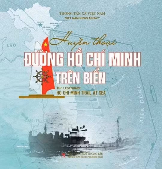 The frontpage of the bilingual Vietnamese–English photo book entitled “The Legendary Ho Chi Minh Trail at Sea” (Photo: VNA)