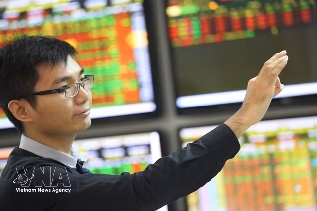 According to experts, Vietnam’s relatively attractive valuation could help draw active investors. (Photo: VNA)
