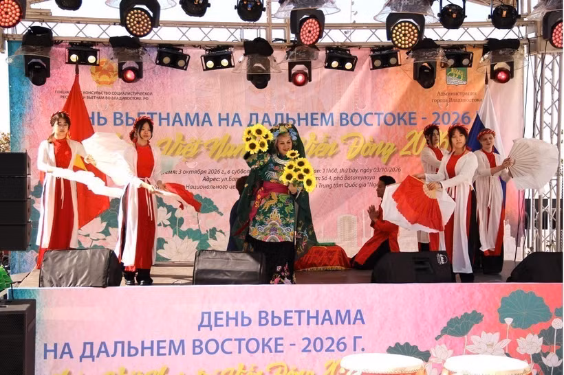 An art performance at “Vietnam Day in Russia’s Far East 2026” on October 3. (Photo published by VNA)