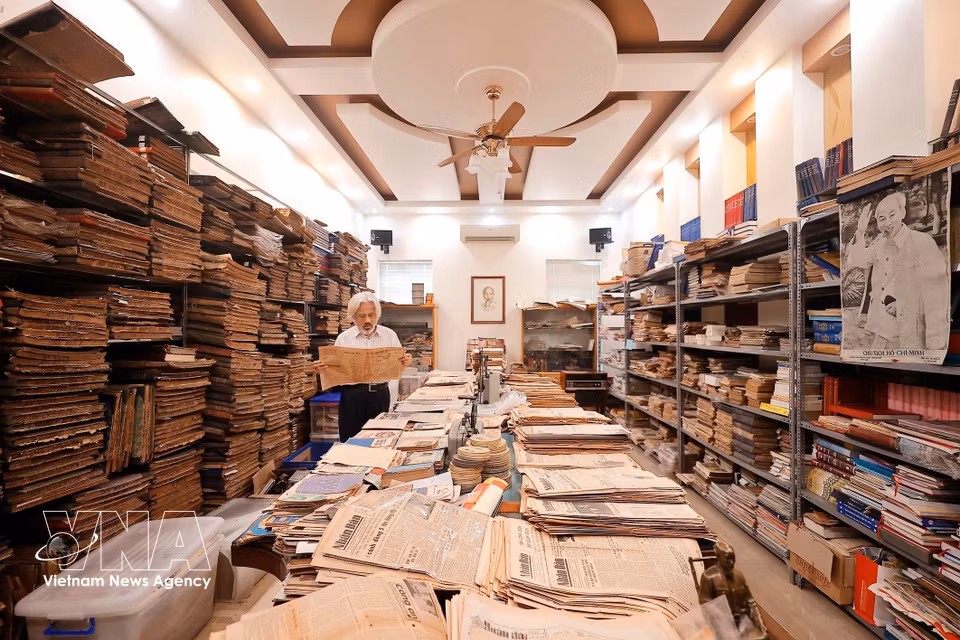 The vast archive, comprising more than 400,000 newspaper copies, including over 100 titles published in Vietnam before 1954, was recognised by the Vietnam Records Organisation in 2024 as the country’s largest collection of newspapers issued from the late 19th century to the present day. (Photo: Minh Quyet/VNA)