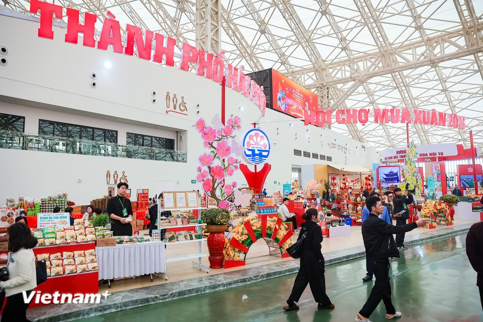 Each city and province, including Hanoi, Hai Phong, Hue, Da Nang, and Can Tho, has a shared booth area ranging from 200 to 250 square metres to promote its signature products as well as cultural and tourism potential. (Photo: Hoai Nam/Vietnam+)