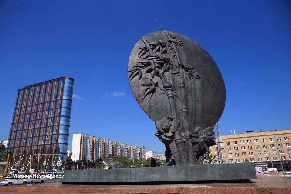 Located beside Akademicheskaya Metro Station in Moscow’s South-West Administrative District, Ho Chi Minh Square is a well-known landmark honouring the late Vietnamese leader. (Photo: Van Hieu/VNA Correspondent in Russia)