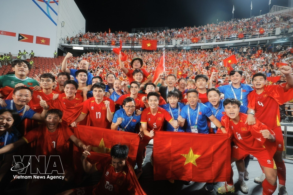Vietnam U22 players demonstrate resilience in their victory over Thailand U22, securing the gold medal in men’s football at the 31st SEA Games (Thailand, December 2025). (Photo: Minh Quyet/VNA)