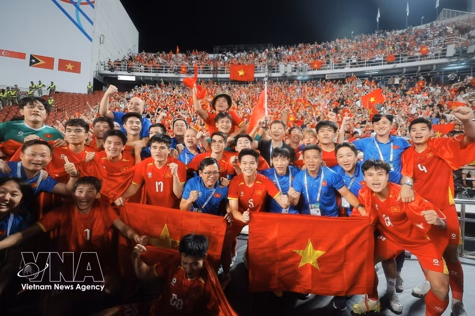 Vietnam U22 players demonstrate resilience in their victory over Thailand U22, securing the gold medal in men’s football at the 31st SEA Games (Thailand, December 2025). (Photo: Minh Quyet/VNA)