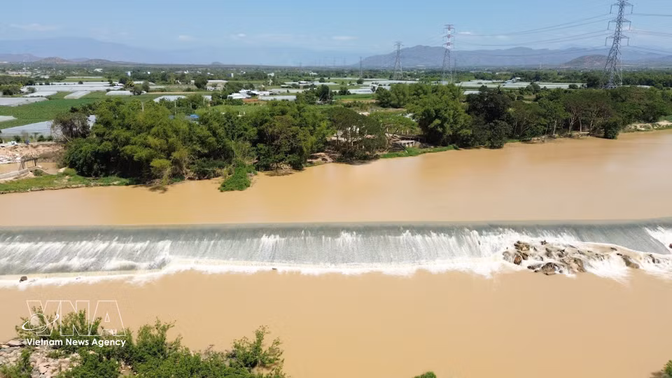 Located on the Cai Phan Rang River in My Son commune, Khanh Hoa province, the weir reflects the unique water management ingenuity of the ancient Cham people. (Photo: Nguyen Thanh/VNA)