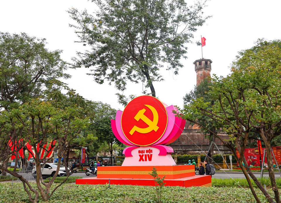 Decorative installations welcoming the 14th National Party Congress appear across the capital’s streets. (Photo: Thanh Tung - VNA)