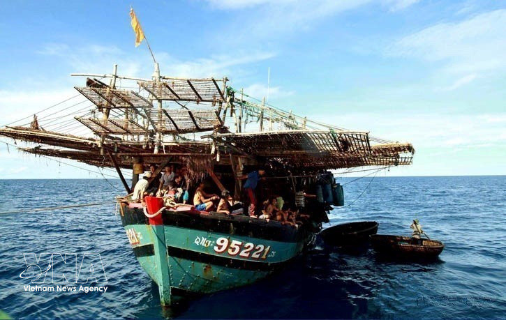 Squid fishing vessels operate in Vietnam’s Truong Sa (Spratly) waters. (Photo: Hong Ky – VNA)